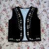 BONJOUR I Embroidered sleeveless vest